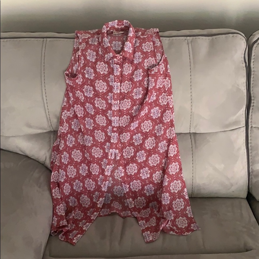 Sleeveless shirt/shirt cover